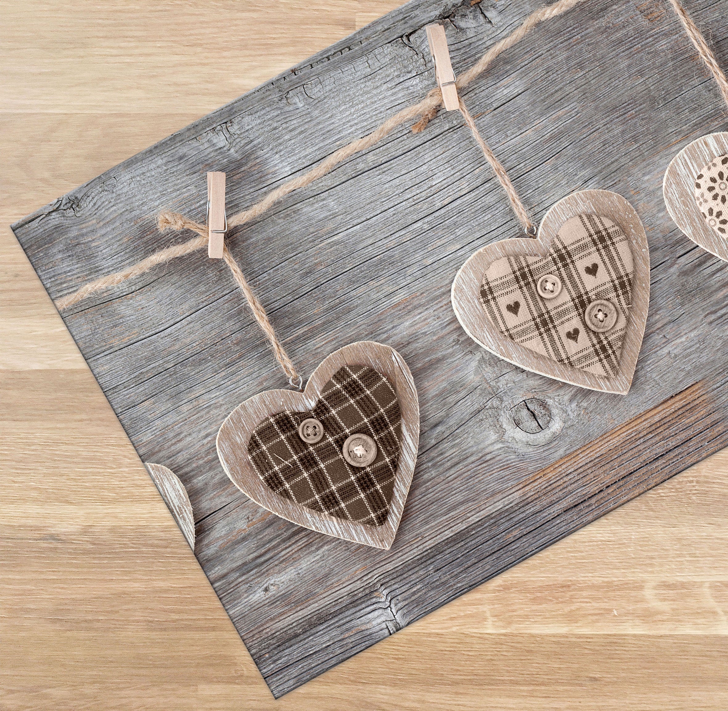 matches21 Tovagliette MOTIVO disegno cuori & tagliere in legno, 4 pezzi. Plastica Lavabile 43,5 x 28,5 cm cadauno matches21 Tovagliette MOTIVO disegno cuori & tagliere in legno, 4 pezzi. Plastica Lavabile 43,5 x 28,5 cm cadauno